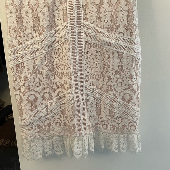 Lace short sleeved dress - Picture 7 of 16